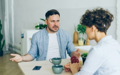 10 phrases à éviter dans une dispute (et quoi dire à la place)